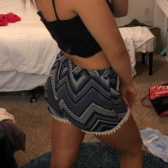 Patterned Flowy Shorts - Picture 4 of 5